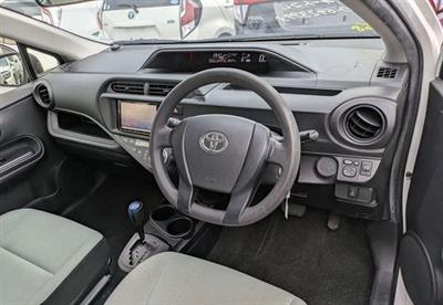 2015 Toyota Aqua - Thumbnail