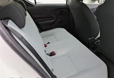 2015 Toyota Aqua - Thumbnail