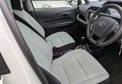 2015 Toyota Aqua - Thumbnail