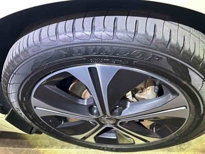 2018 Nissan Leaf - Thumbnail